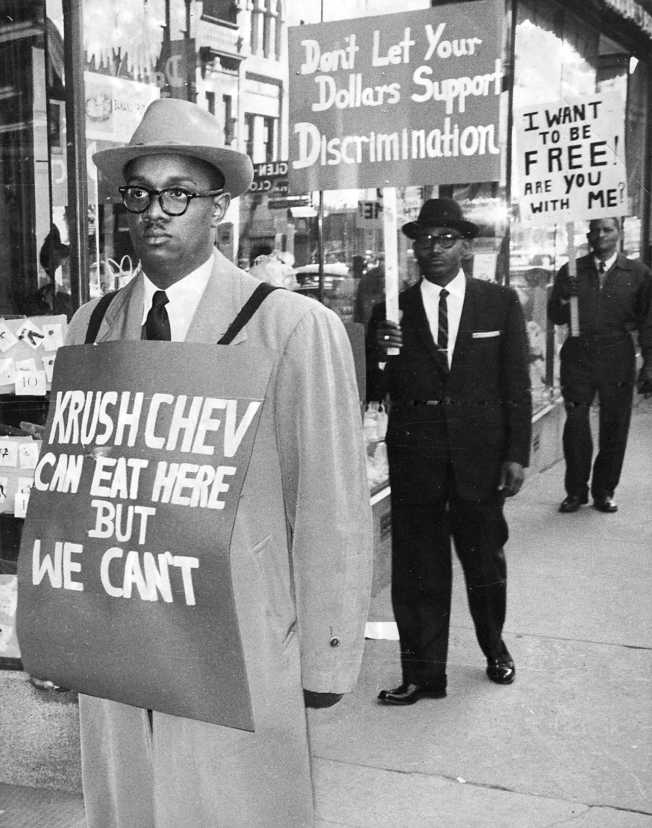 1960-04-09 NAACP Pickets Store